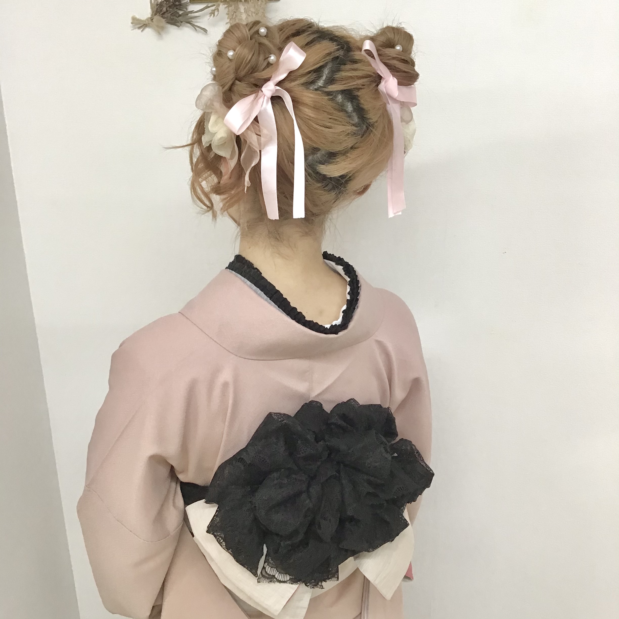 pink   ×  White