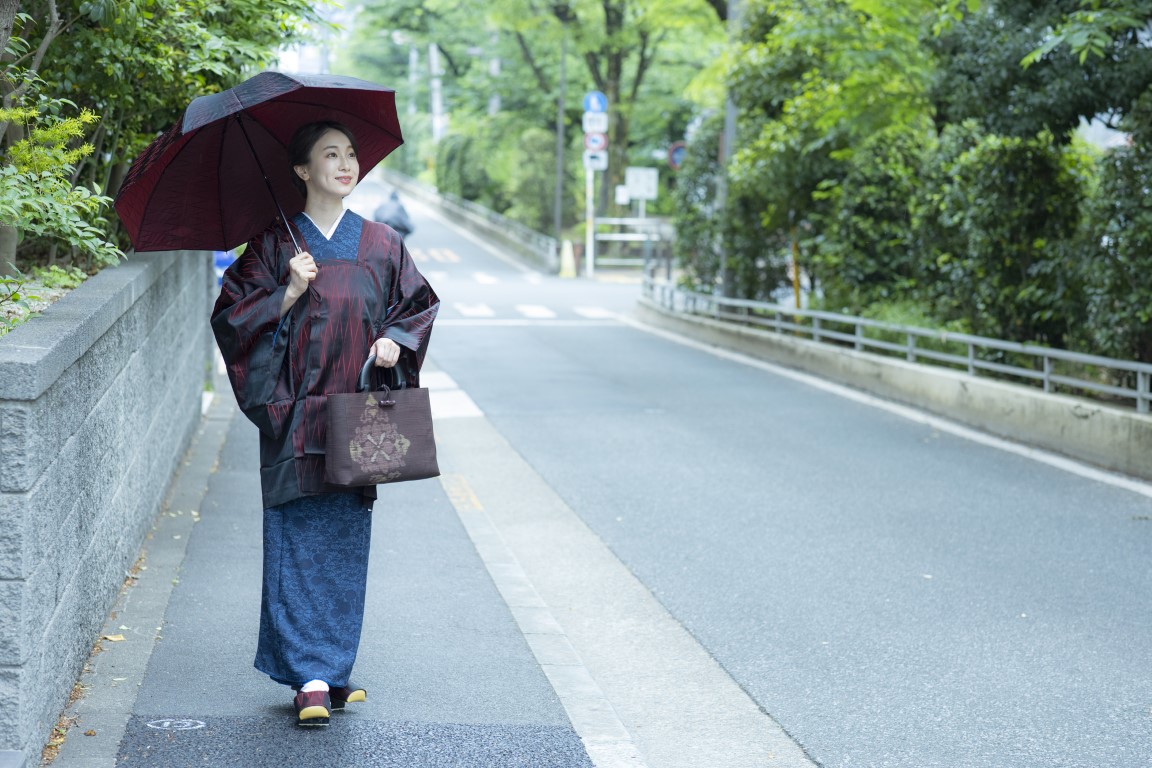 雨の日の着物レンタルで風情を楽しもう！傘選びで失敗しないコツ